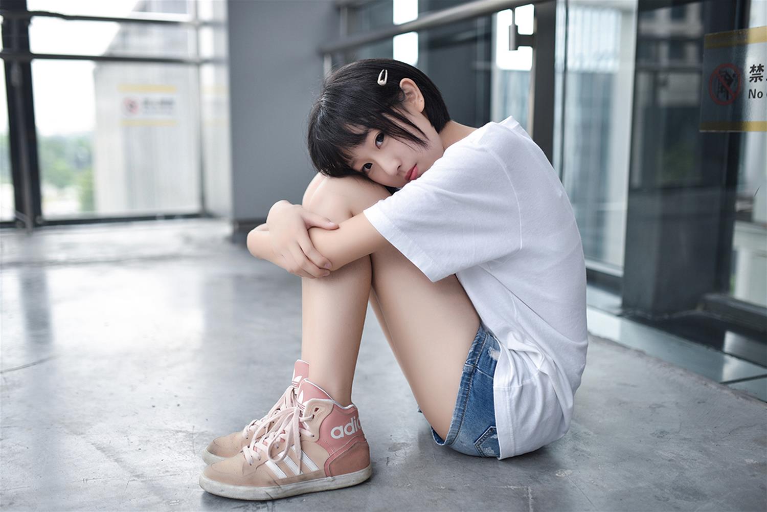 风之领域 NO.099 眼镜妹妹超短牛仔美腿 [45P-243MB]