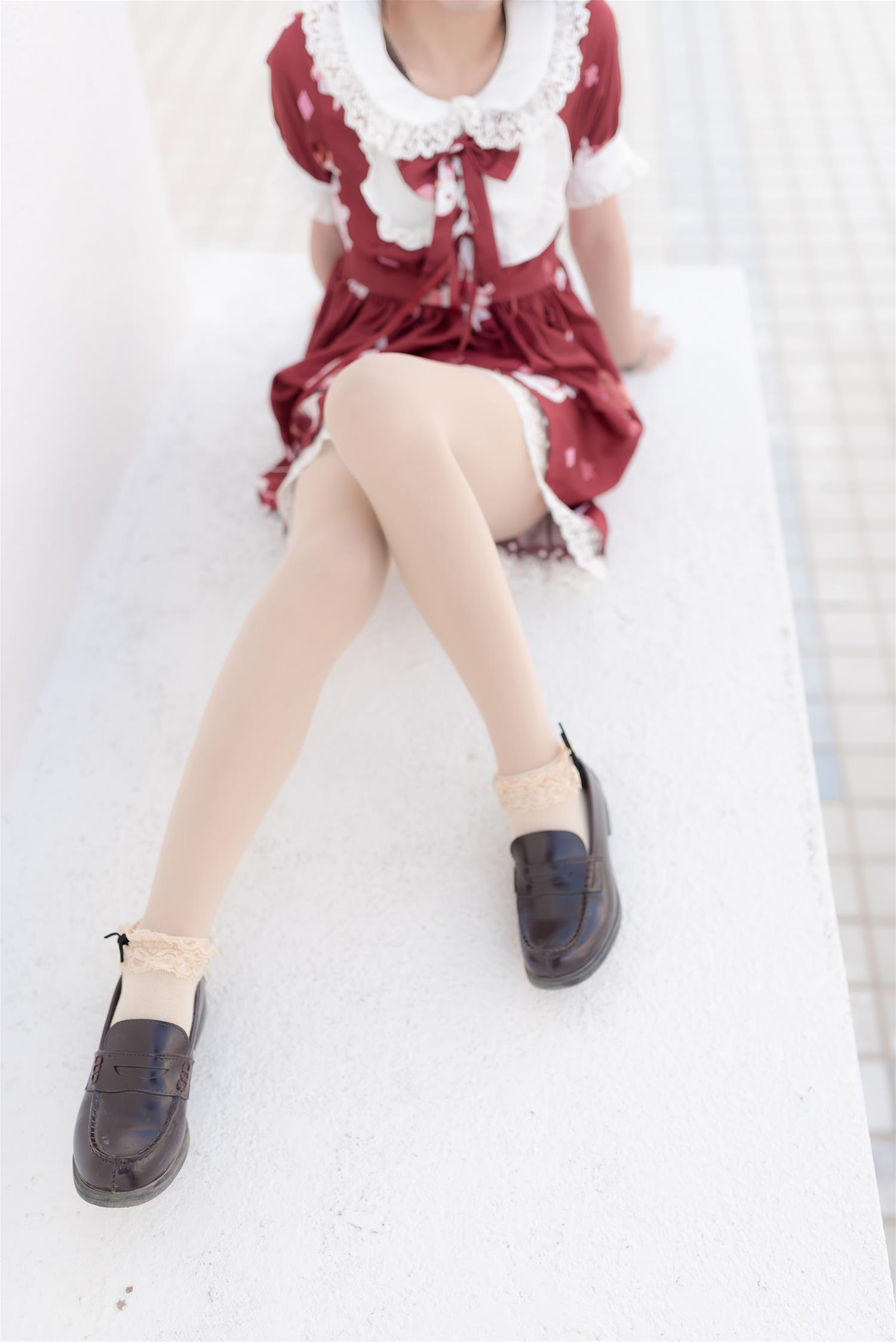 风之领域 NO.140 街道上的红裙女孩 [47P-135MB]