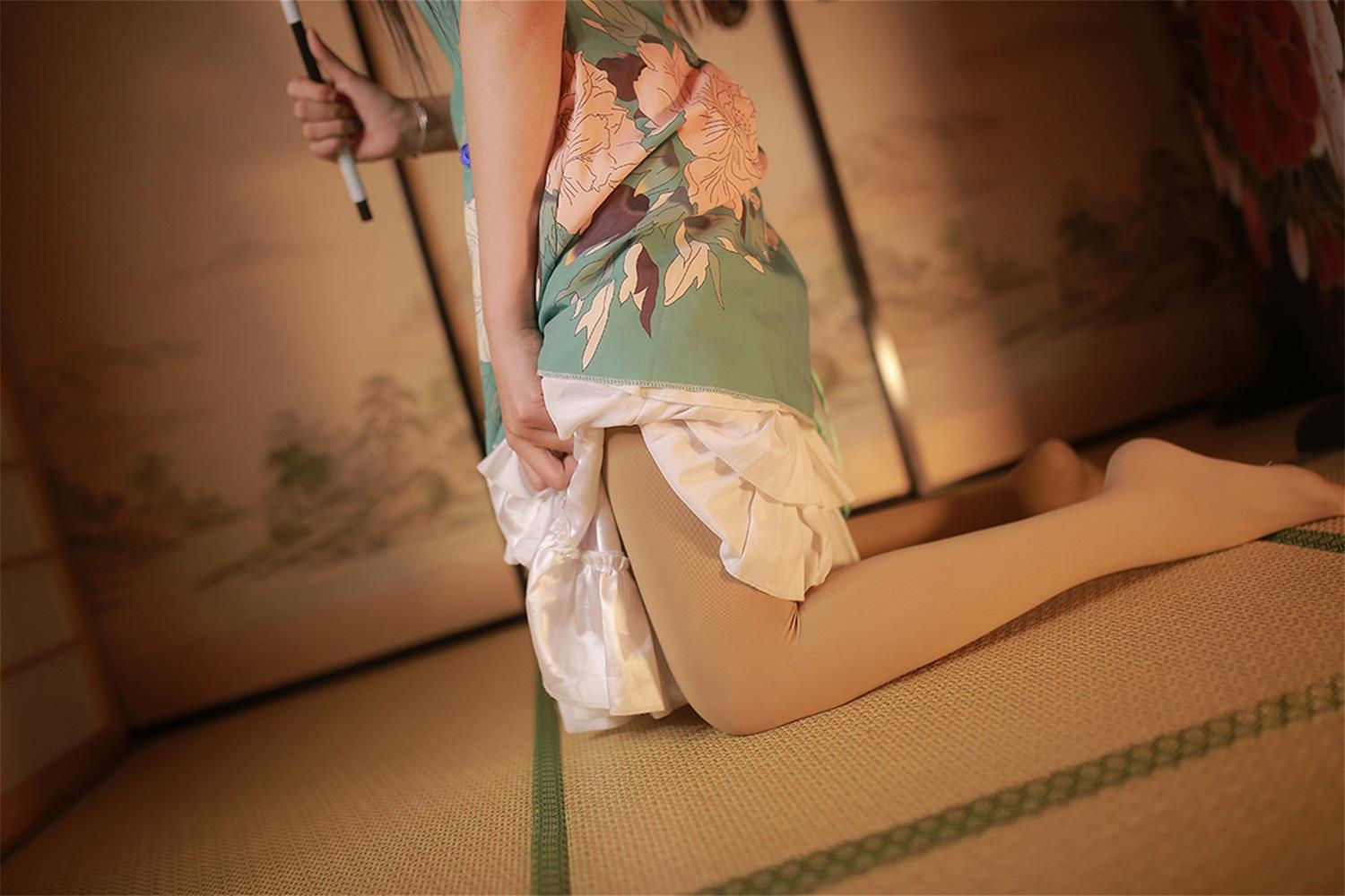 风之领域 NO.142 伞下的旗袍少女 [40P-272MB]