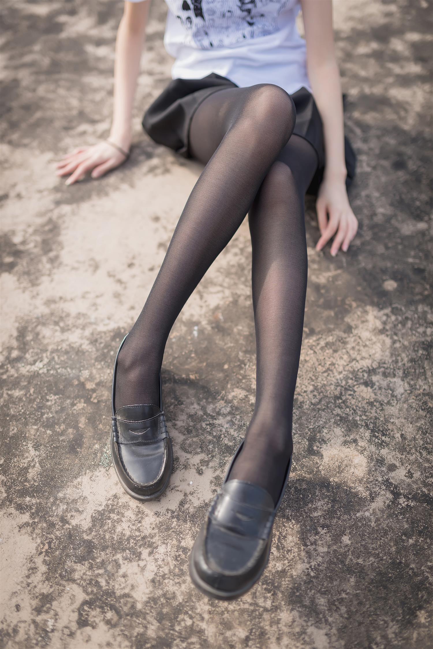 风之领域 NO.154 天台的黑丝 [47P-174MB]