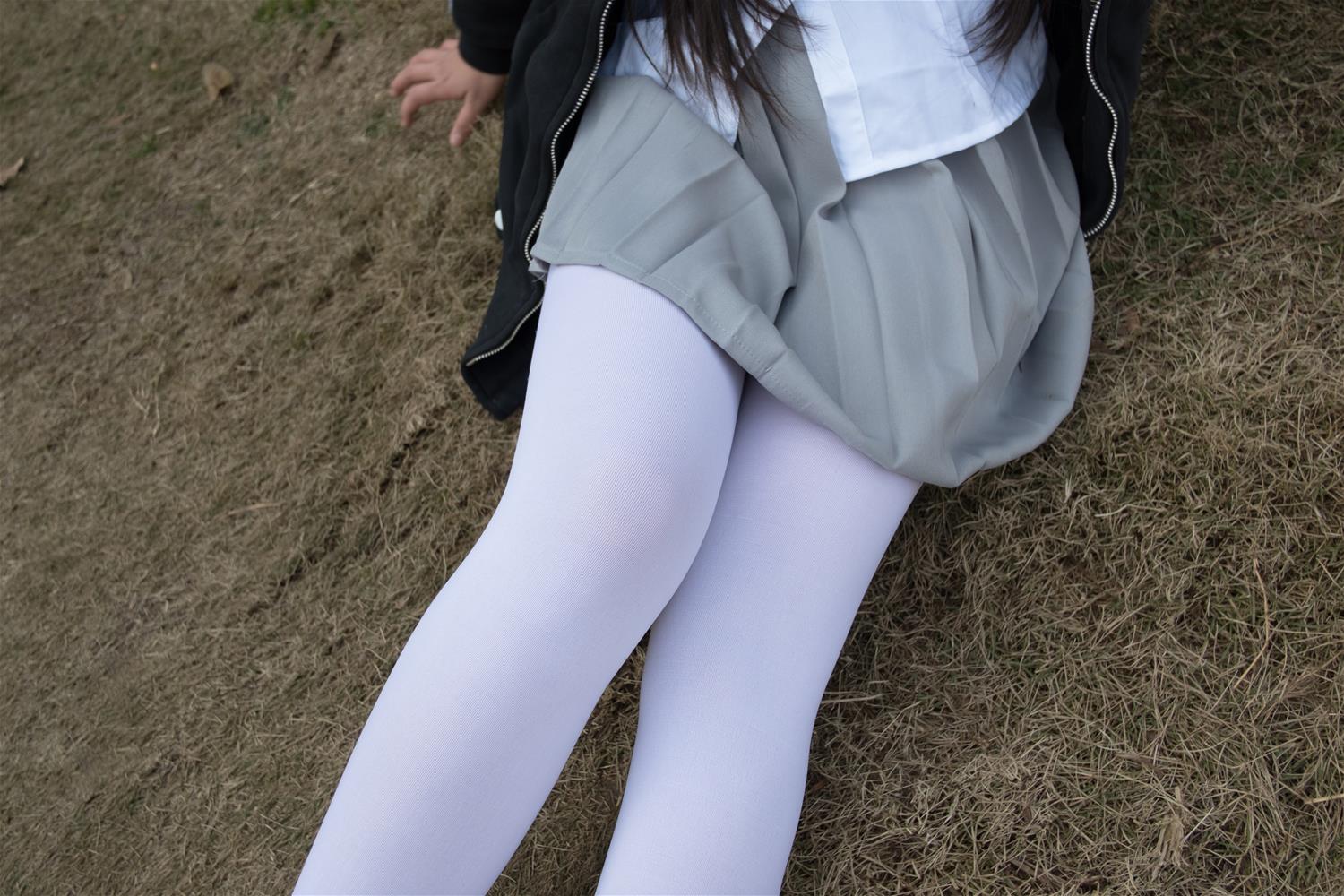 森萝财团 BETA-012 户外丝足秀 [63P-407MB]