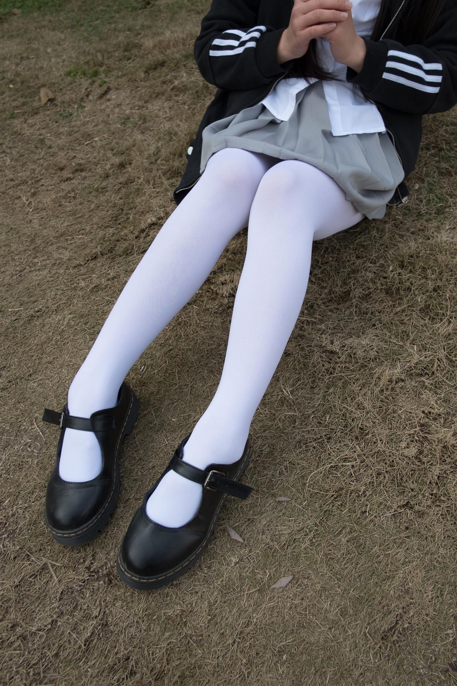 森萝财团 BETA-012 户外丝足秀 [63P-407MB]