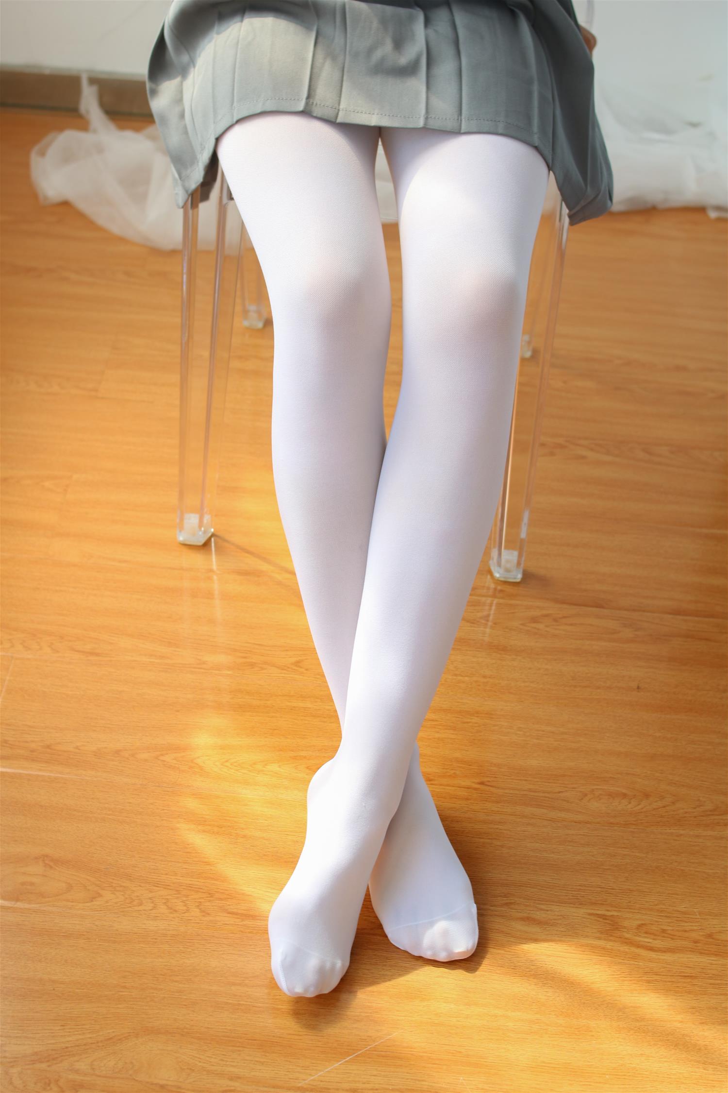 森萝财团 BETA-029 玩手机的白丝少女 [182P]