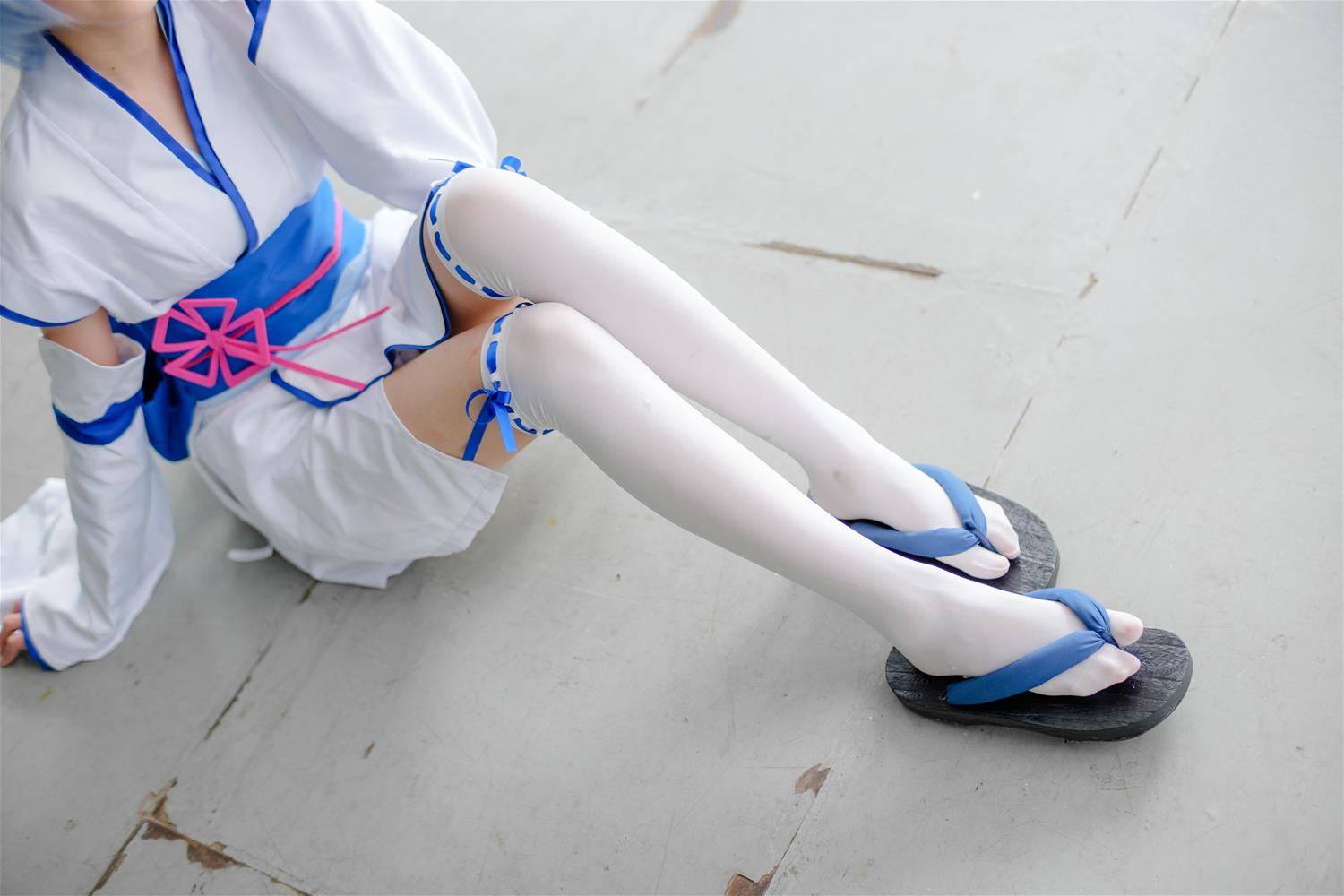 森萝财团 FREE-002 漫展cosplay白丝长腿特写 [15P-79MB]