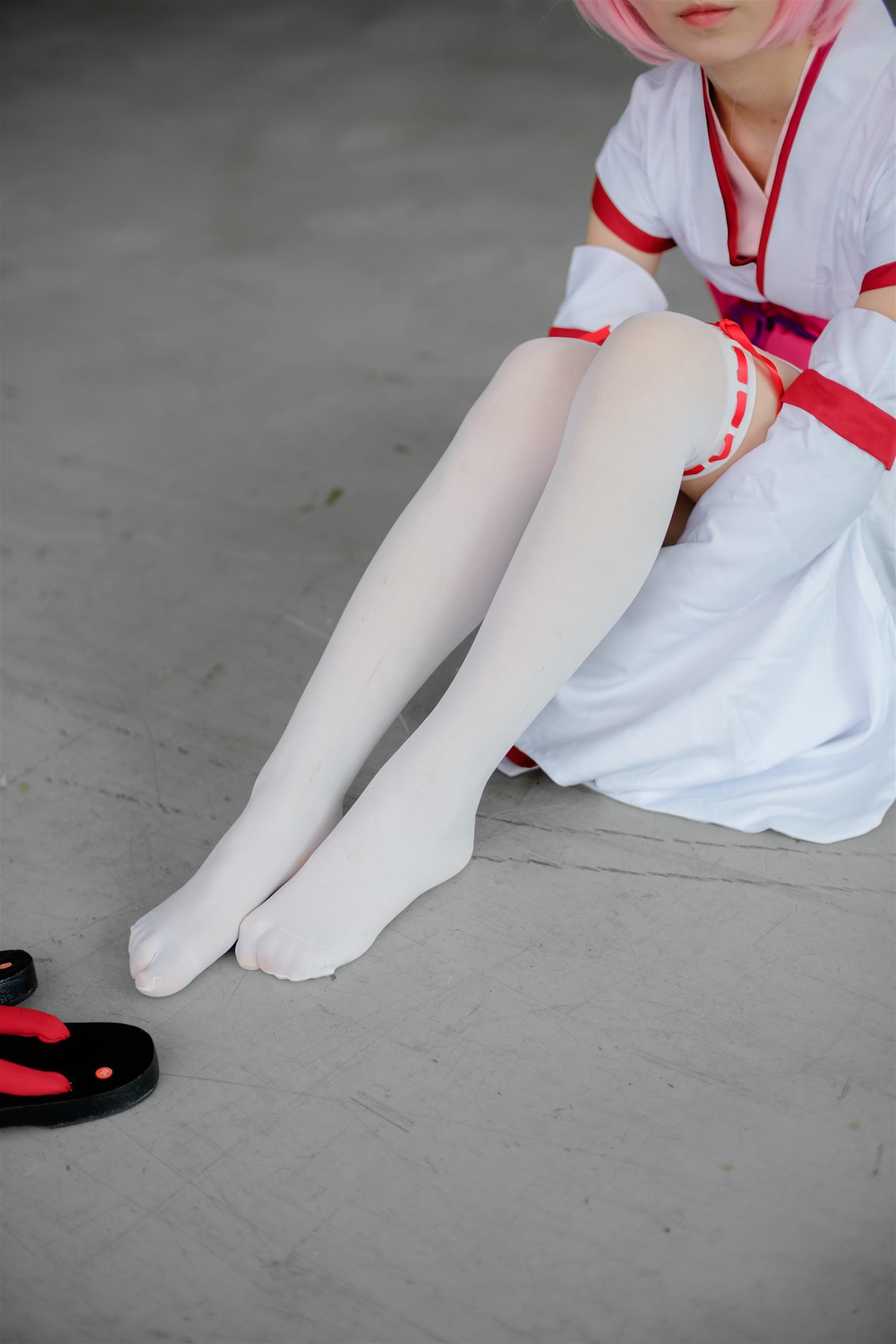 森萝财团 FREE-002 漫展cosplay白丝长腿特写 [15P-79MB]