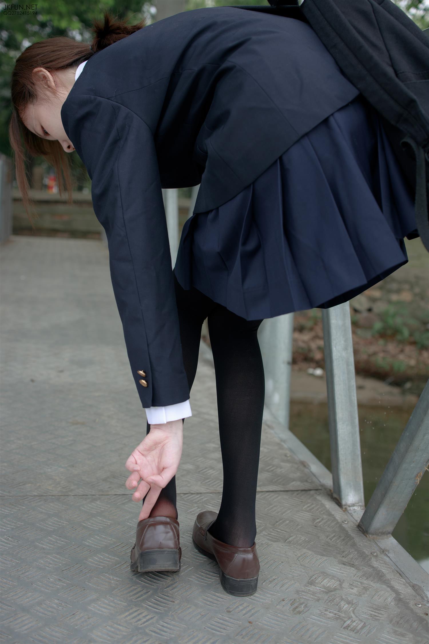 森萝财团 JKFUN-006 Aika 80D黑丝 户外水边 [140P1V-2.9GB]