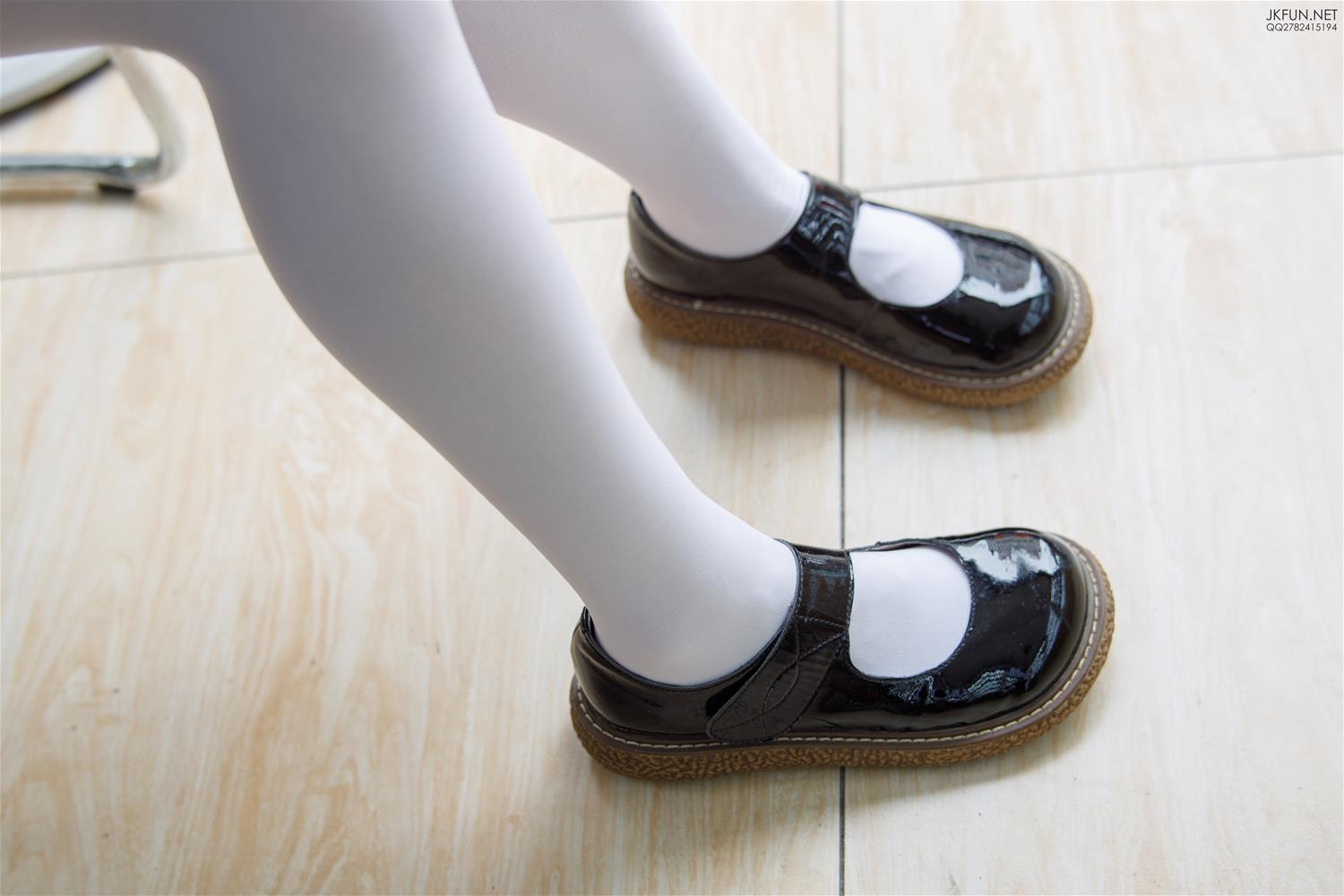 森萝财团 JKFUN-007 默陌 80D白丝 [126P1V-2.71GB]