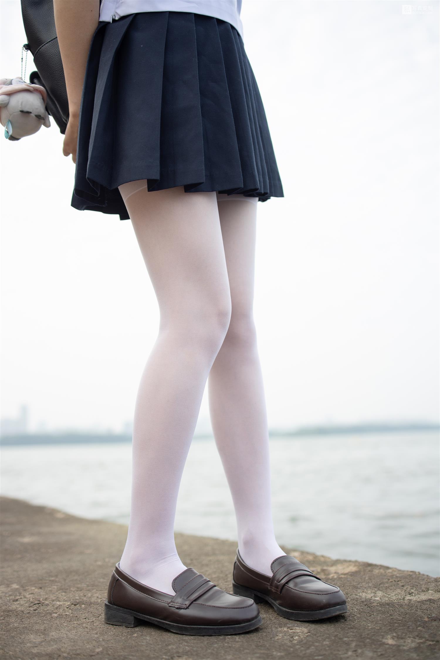 森萝财团 JKFUN-028 默陌 15D白丝 抑郁湖边与绝望天台 [58P1V-1.75GB]