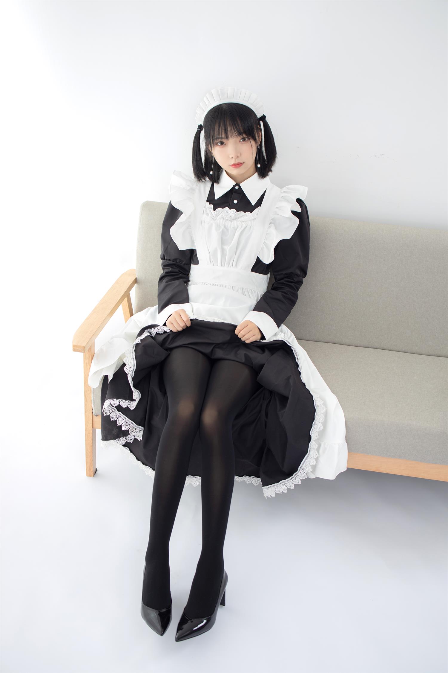 森萝财团 JKFUN-029 卉女仆 踩物 80D黑丝 [67P1V-3.16GB]