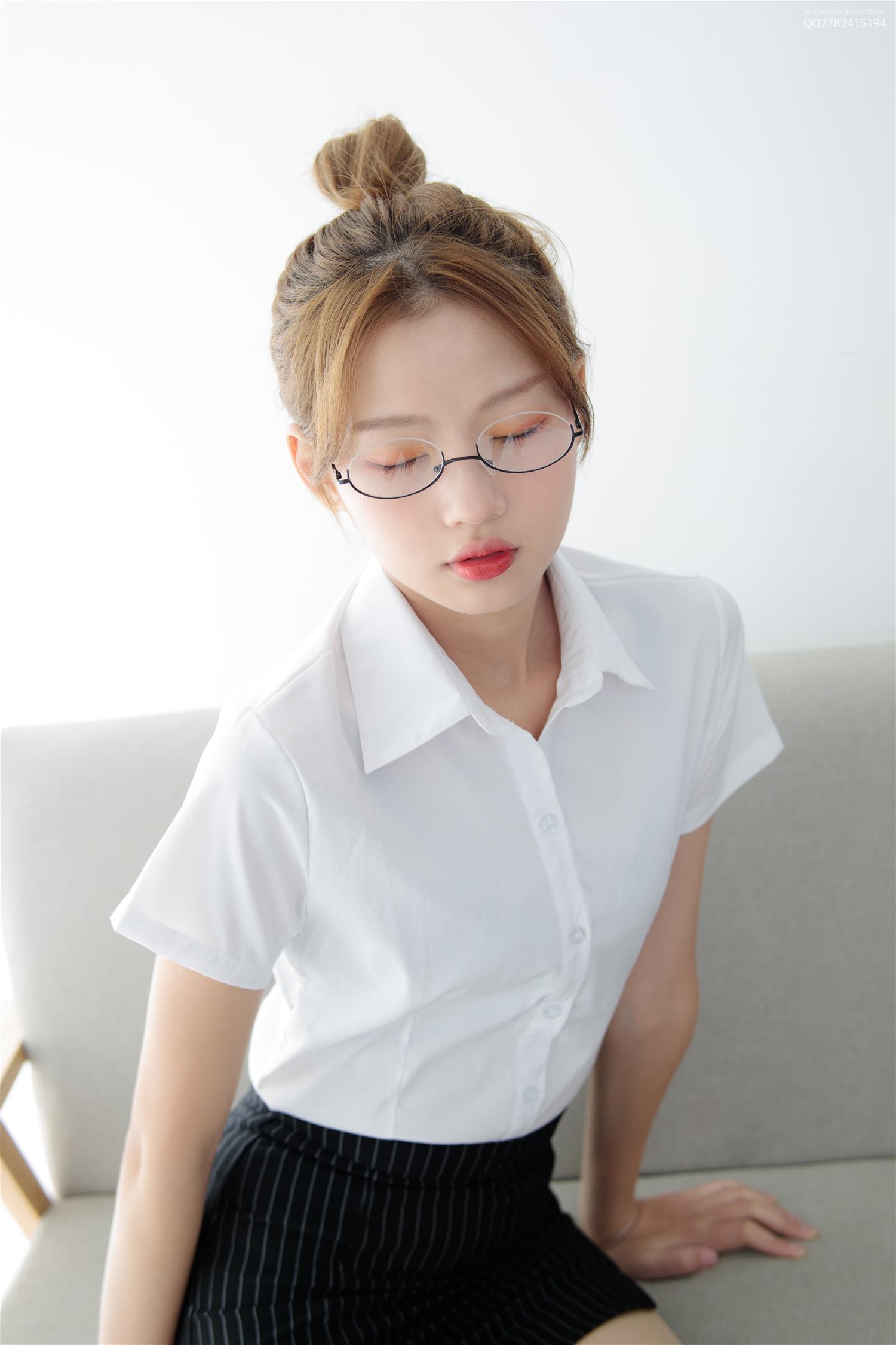 森萝财团 JKFUN-037 OL一定要搭配眼镜 50D肉丝 [63P1V-1.26GB]