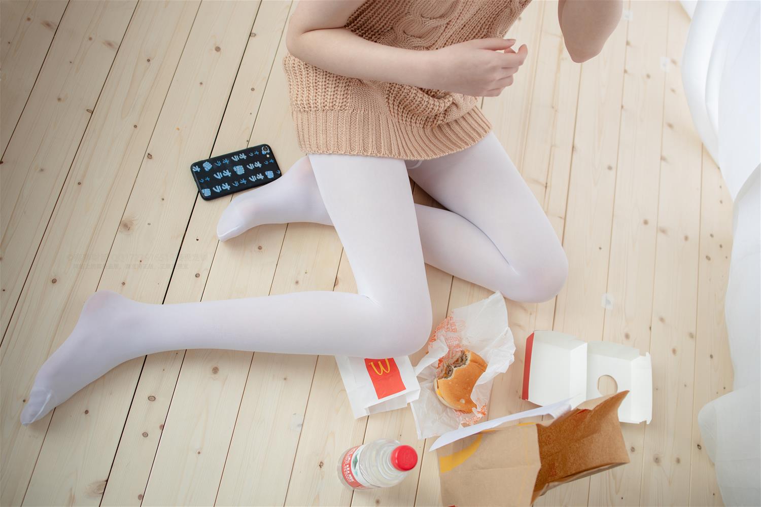 森萝财团 LOVEPLUS-004 露背毛衣80D白丝 [97P1V-2.40GB]