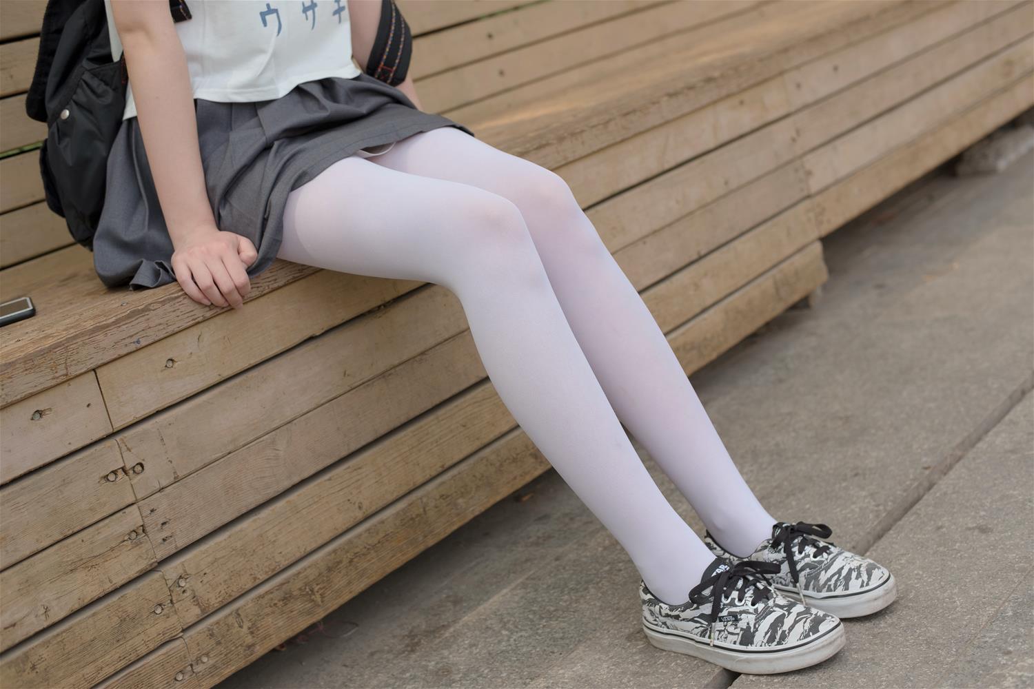 森萝财团 R15-014 白丝妹妹游园 [99P-681MB]