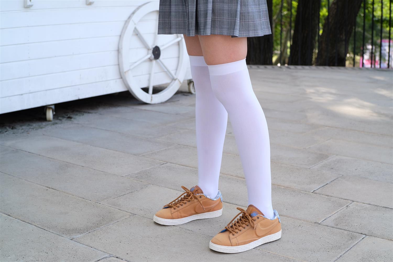 森萝财团 R15-032 湖边戏水白丝 [113P-918MB]