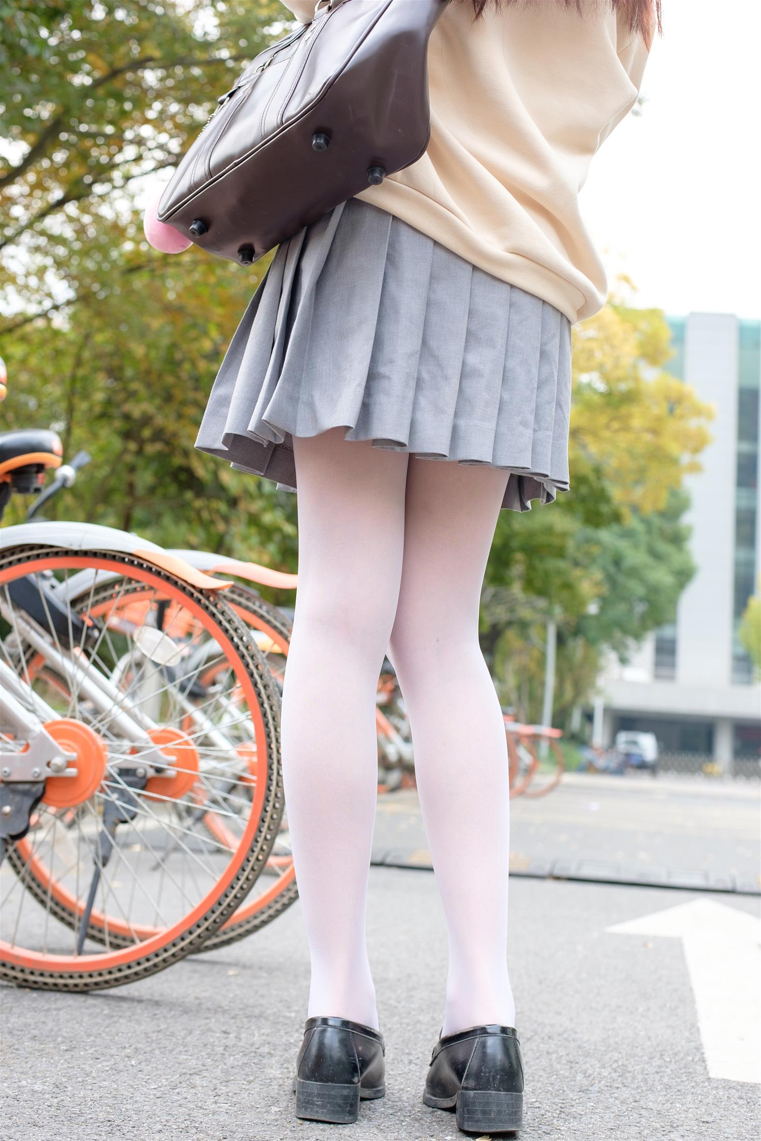 森萝财团 R15-040 户外白丝短裙 [131P-864MB]