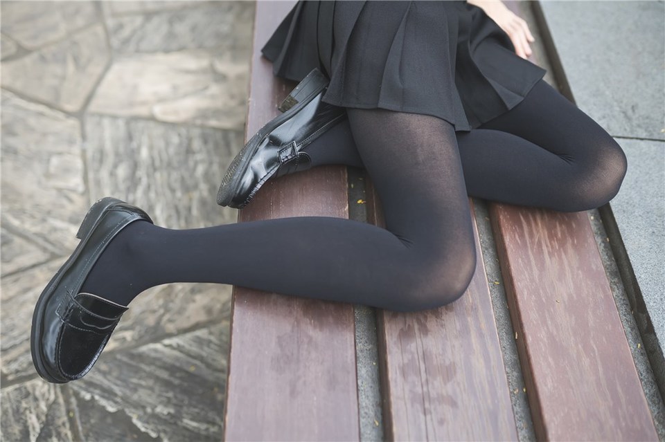 少女写真@黑色系小细腿 [40P]