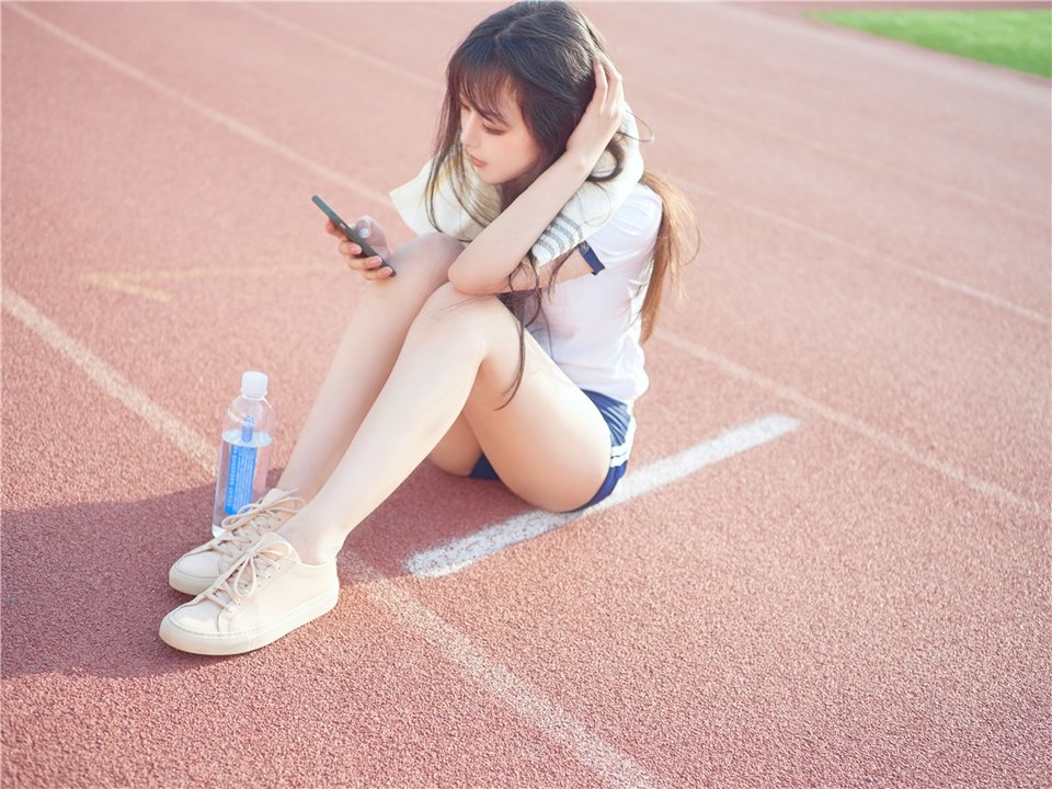 少女写真@去操场上来一场偶遇吧 [33P]