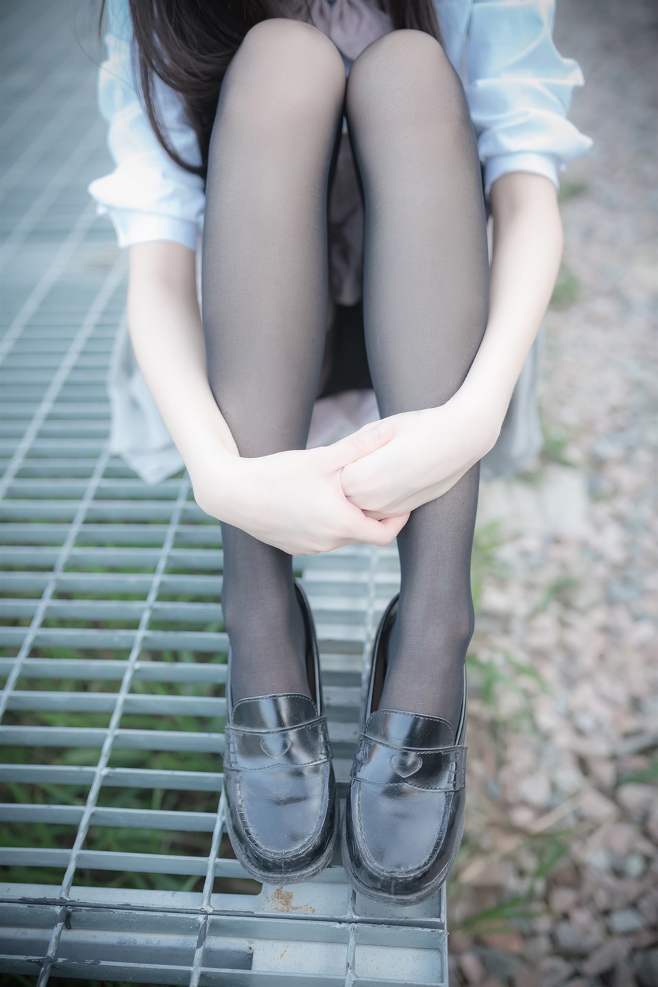 少女写真@铁轨旁的小细腿 [50P]