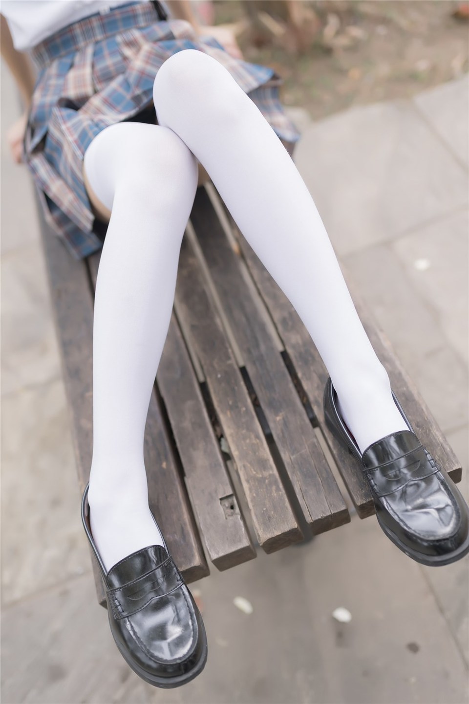 少女写真@路边的椅子上 [40P]