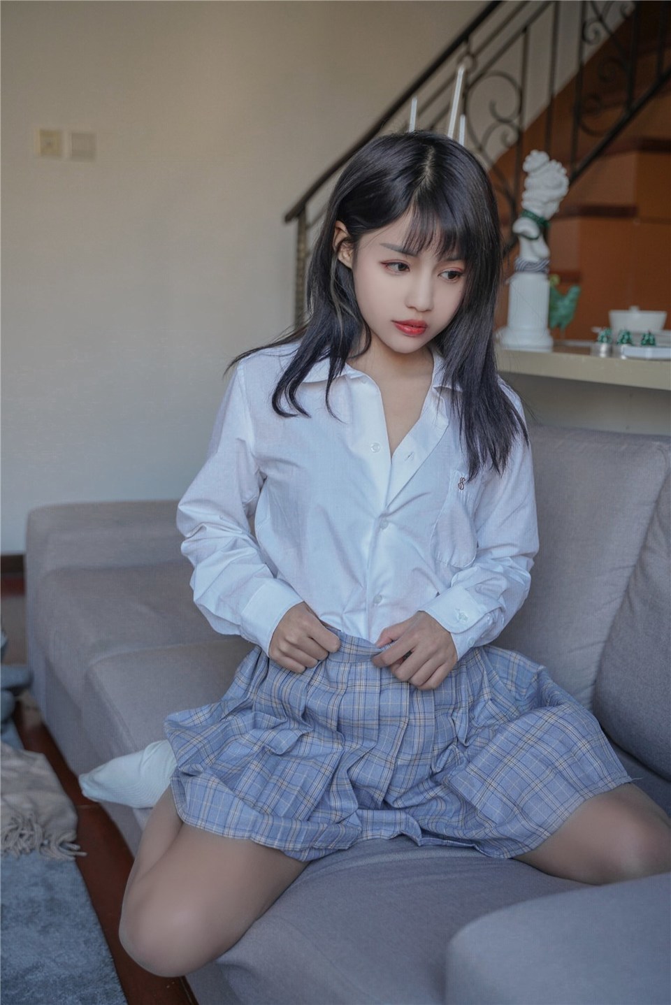 少女写真@果腿制服裙 [47P]