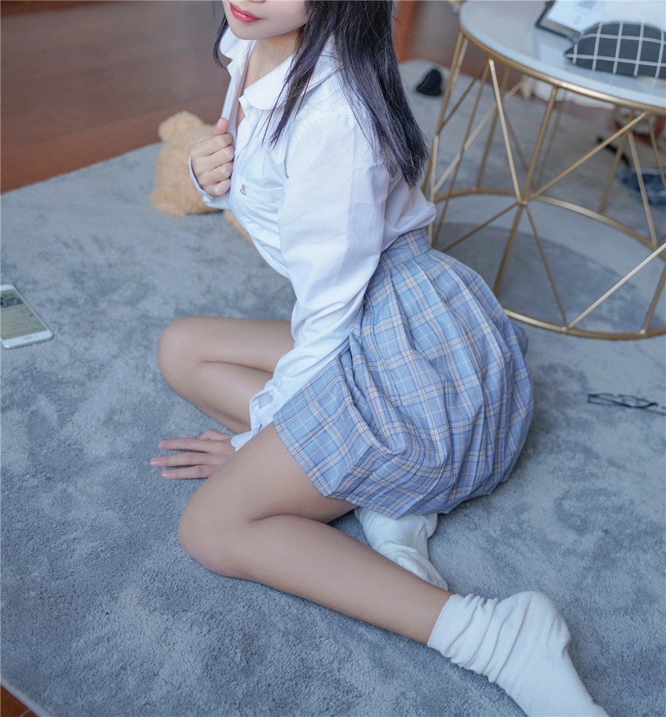 少女写真@果腿制服裙 [47P]