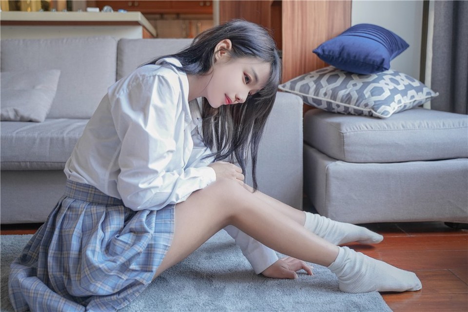 少女写真@果腿制服裙 [47P]