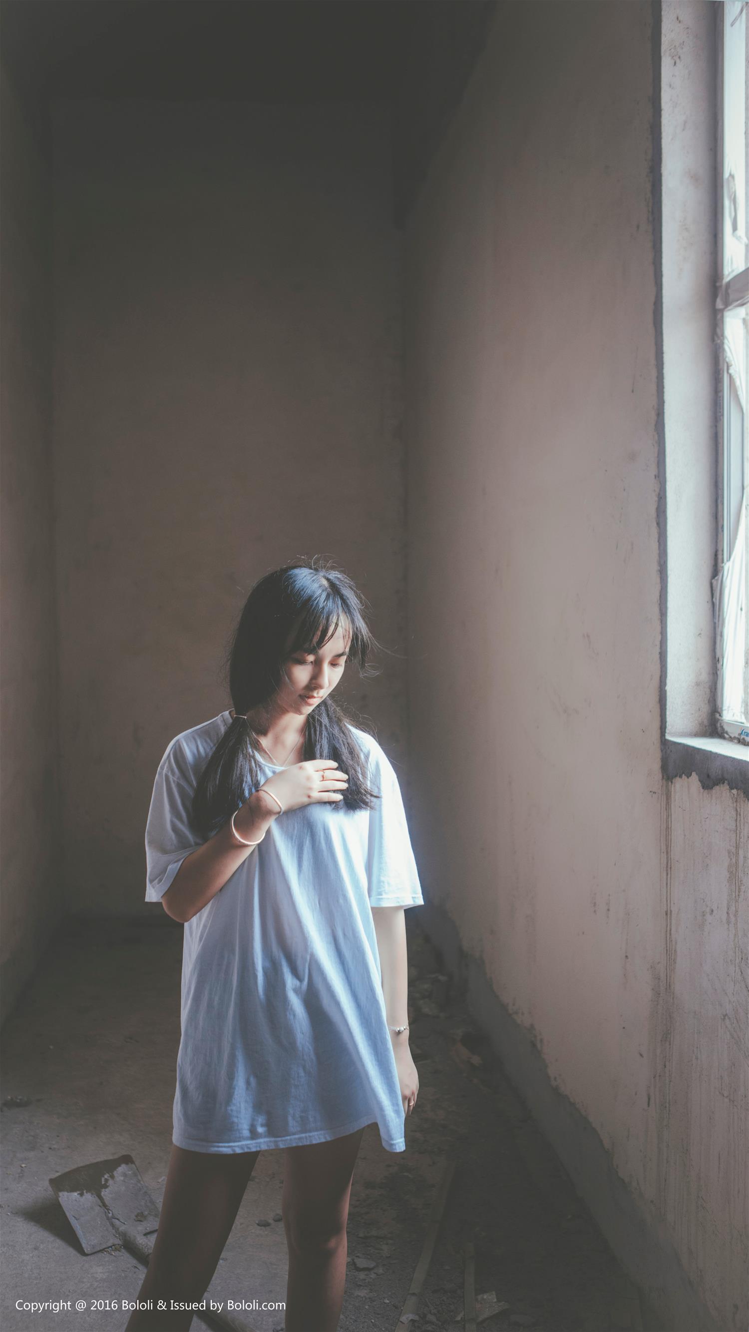 [Kimoe激萌文化] 2017.08.09 VOL.020 超凶的诺 废墟中的清新少女 [40P]