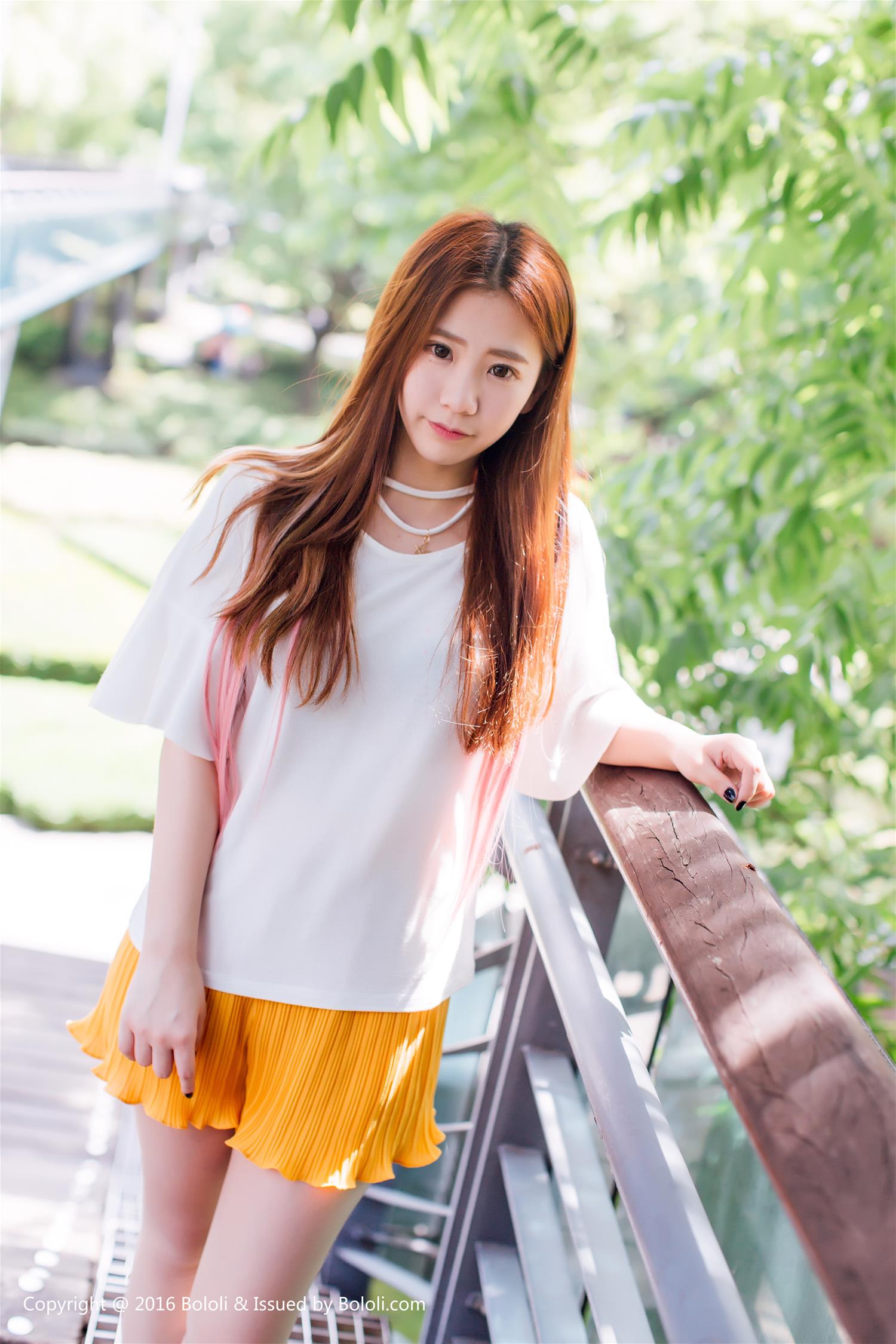 [Kimoe激萌文化] 2017.08.23 VOL.022 董晨莉 短裙户外写真 [40P]