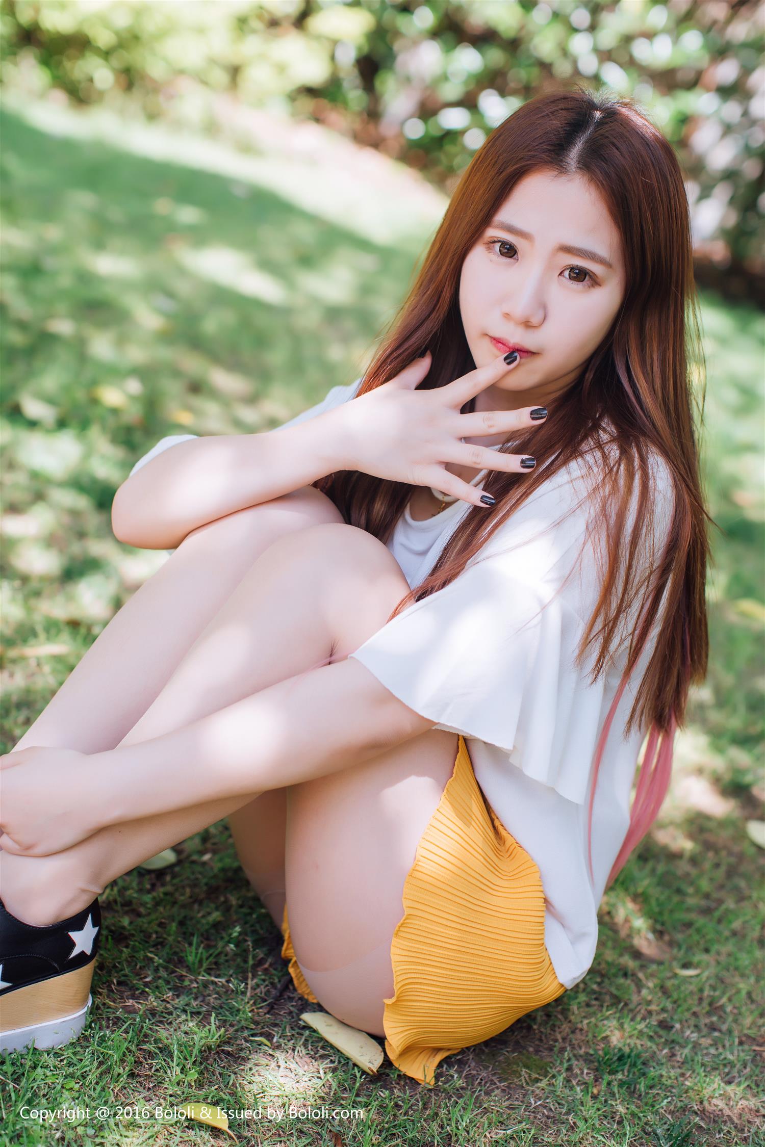 [Kimoe激萌文化] 2017.08.23 VOL.022 董晨莉 短裙户外写真 [40P]