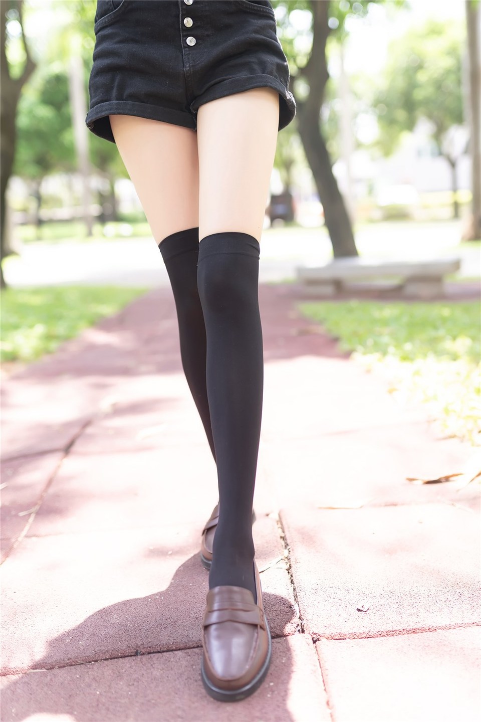 少女写真@热裤黑袜 [40P]