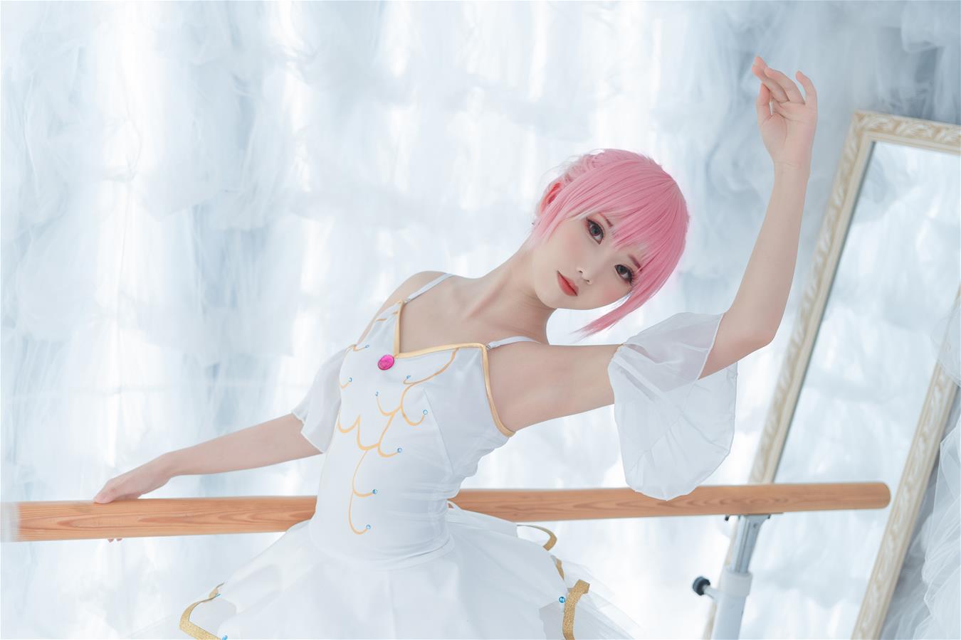 Coser面饼仙儿 小圆芭蕾 [12P-95MB]