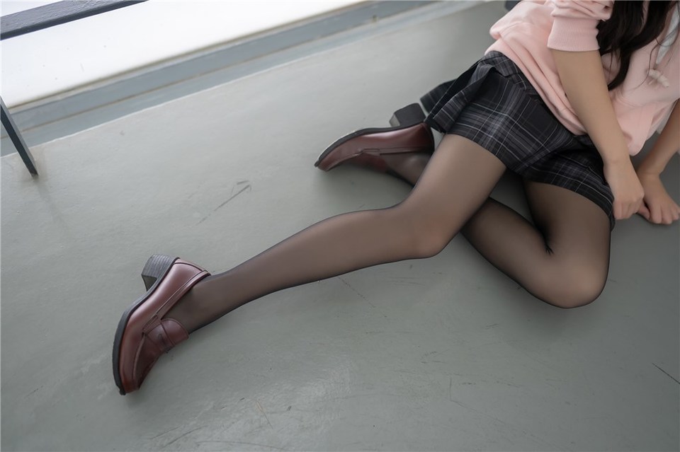 少女写真@楼梯上的萝莉黑丝 [42P]