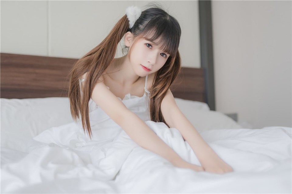 少女写真@白色双马尾 [40P]