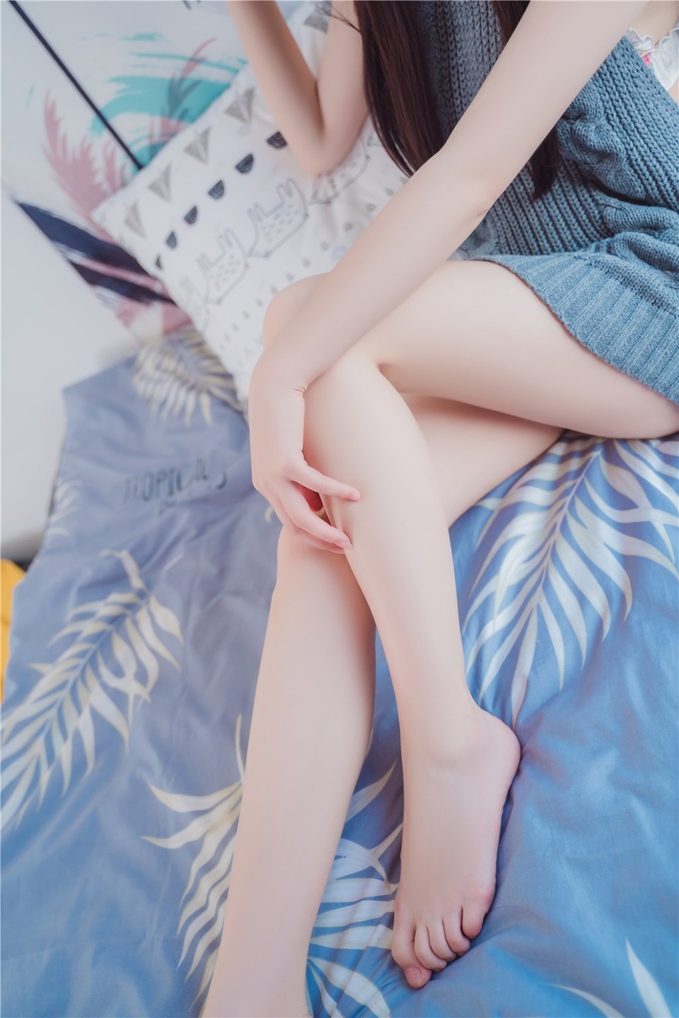 少女写真@露背毛衣 [40P]