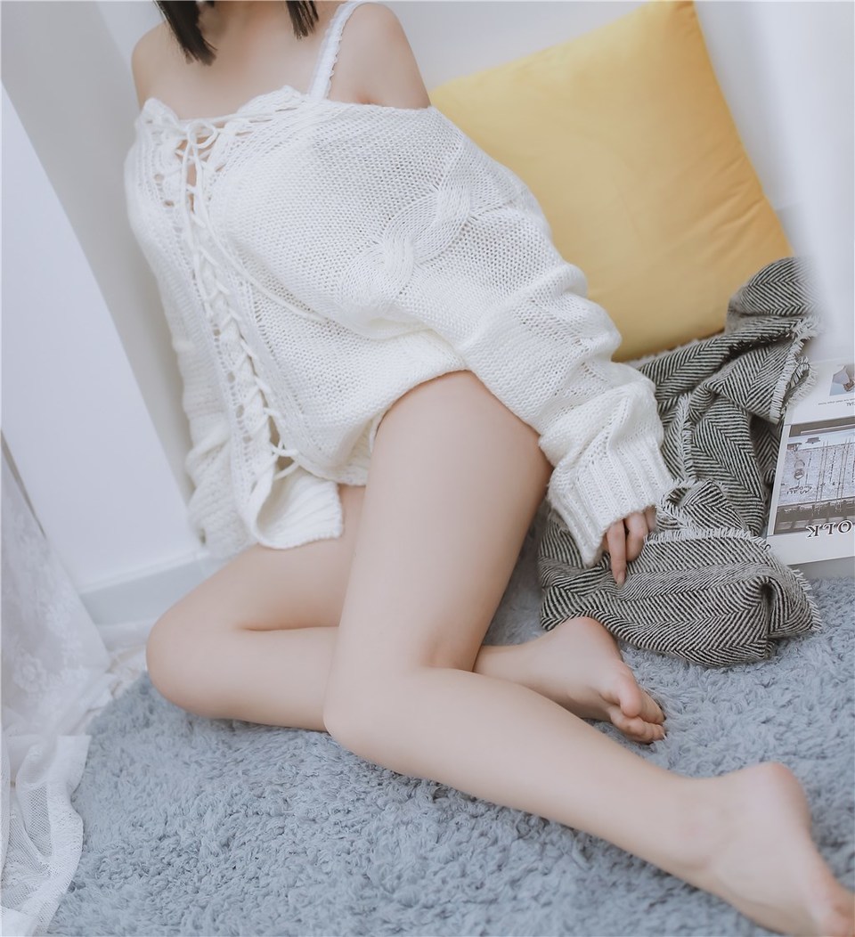 少女写真@妹妹的白色毛衣 [37P]