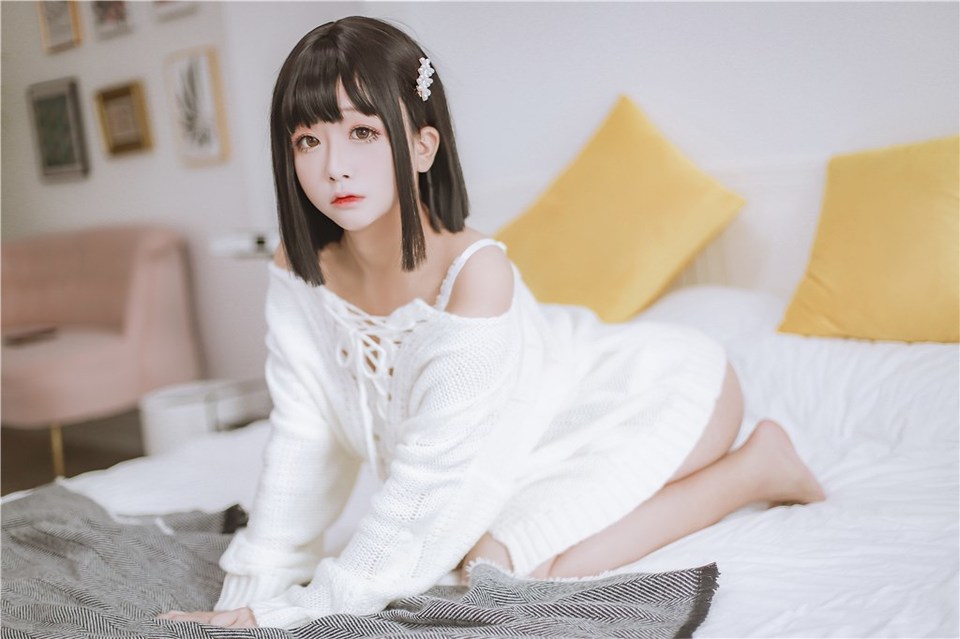 少女写真@妹妹的白色毛衣 [37P]