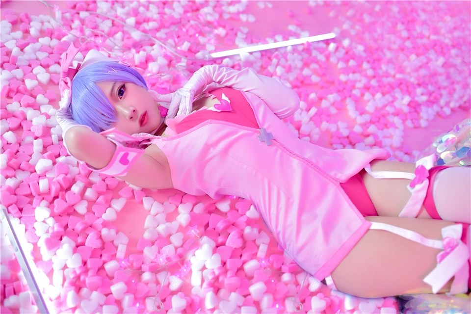 少女写真@粉粉哒蕾姆护士 [40P]