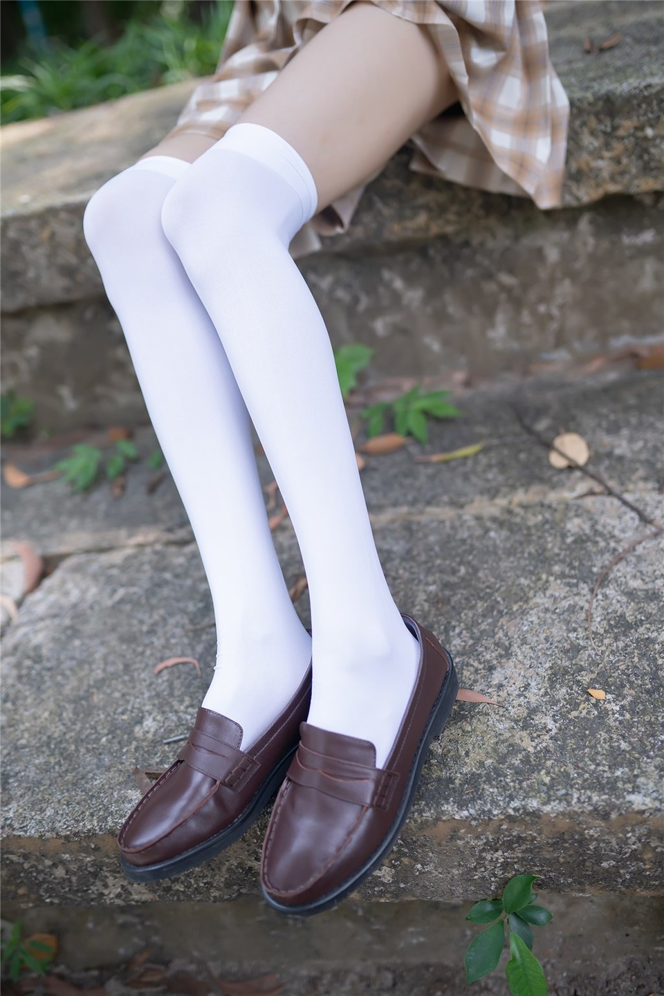 少女写真@树荫里的小细腿 [40P]