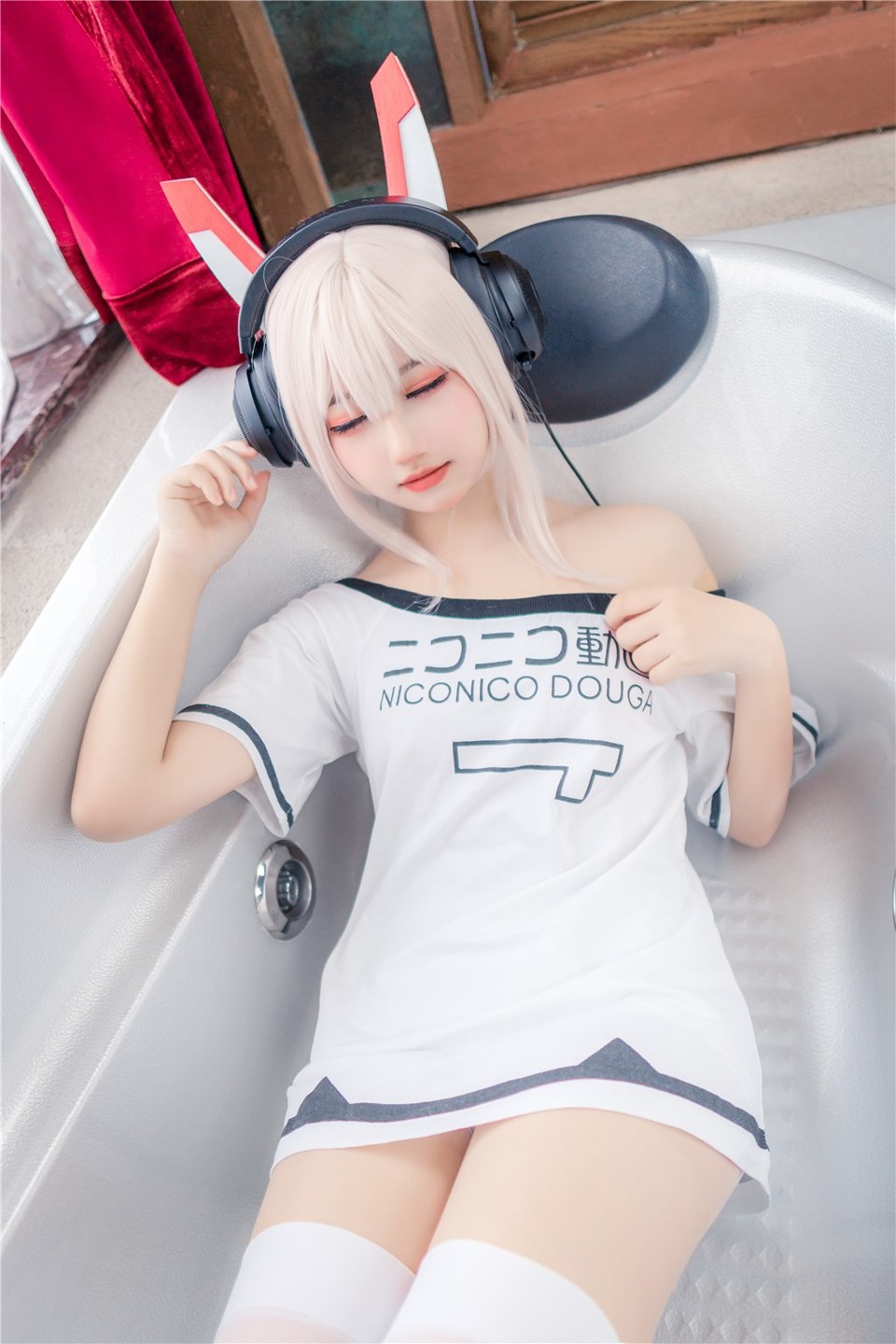 少女写真@浴缸里的凌波酱 [40P]