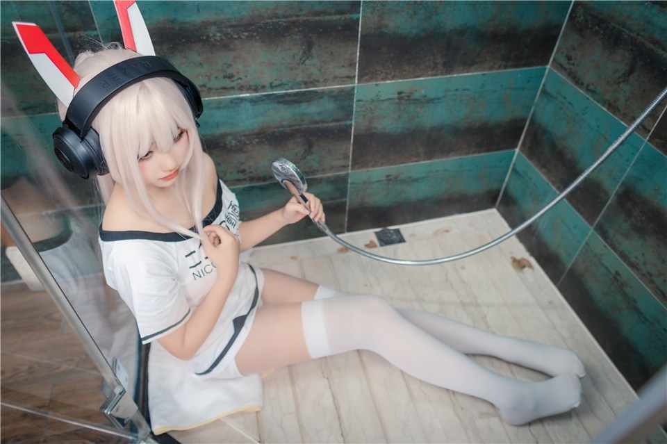 少女写真@浴缸里的凌波酱 [40P]