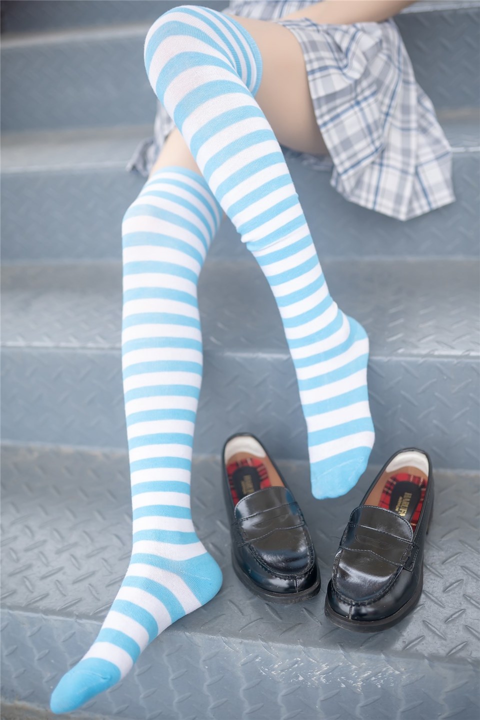 少女写真@蓝白条纹袜 [40P]