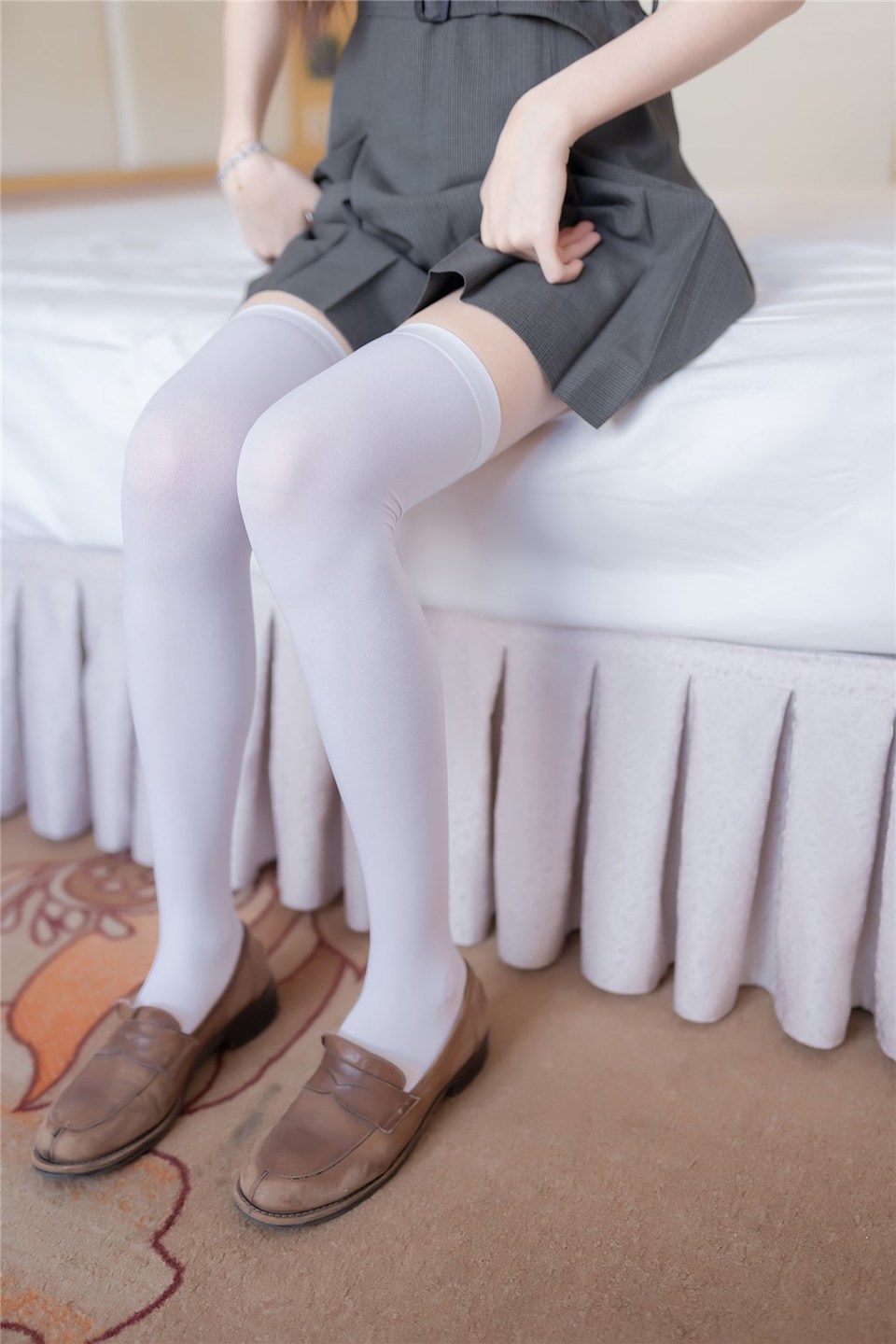 少女写真@制服裙白丝 [40P]