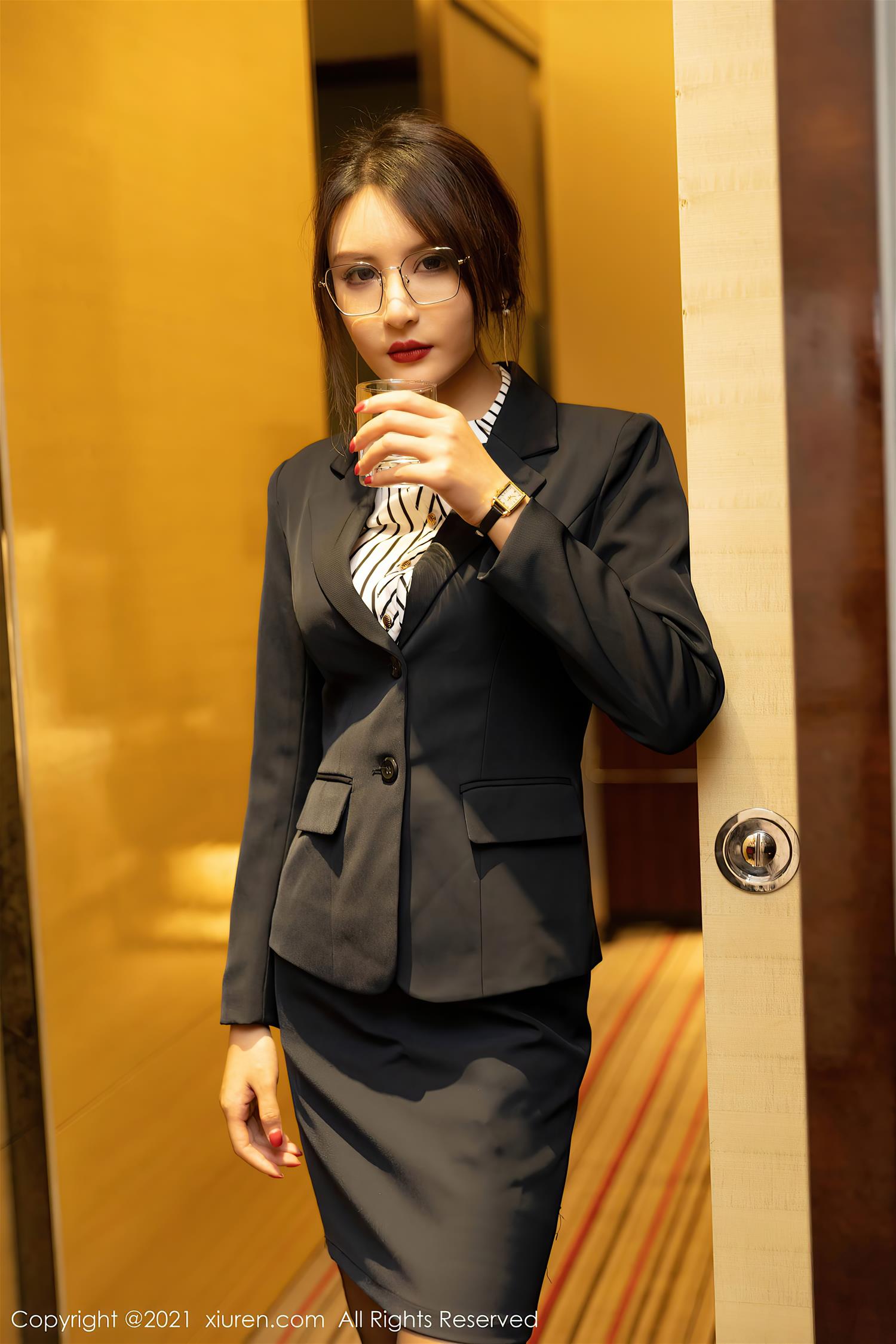 [XiuRen秀人网] 2021.04.01 NO.3269 Emily顾奈奈 模特合集 [88P]