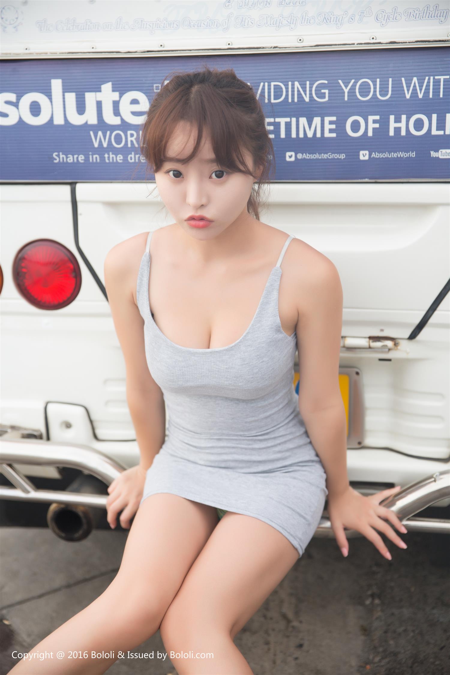 [BoLoLi波萝社] 新刊 2017.08.11 BOL.100 柳侑绮 写真集合 [89P]