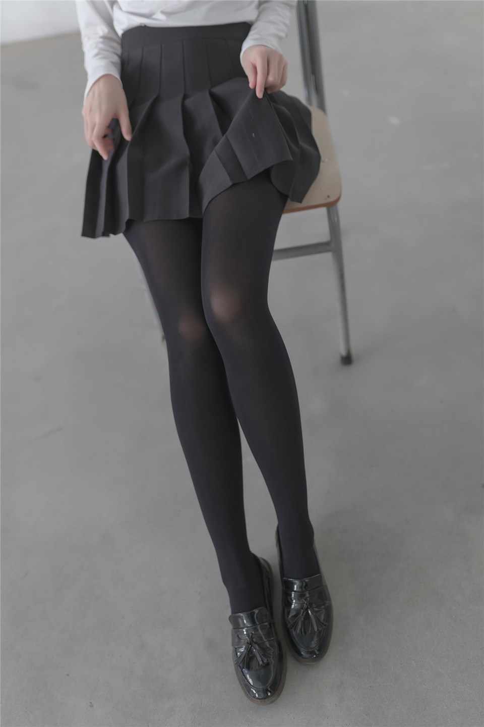 少女写真@冬天里的黑袜 [40P]