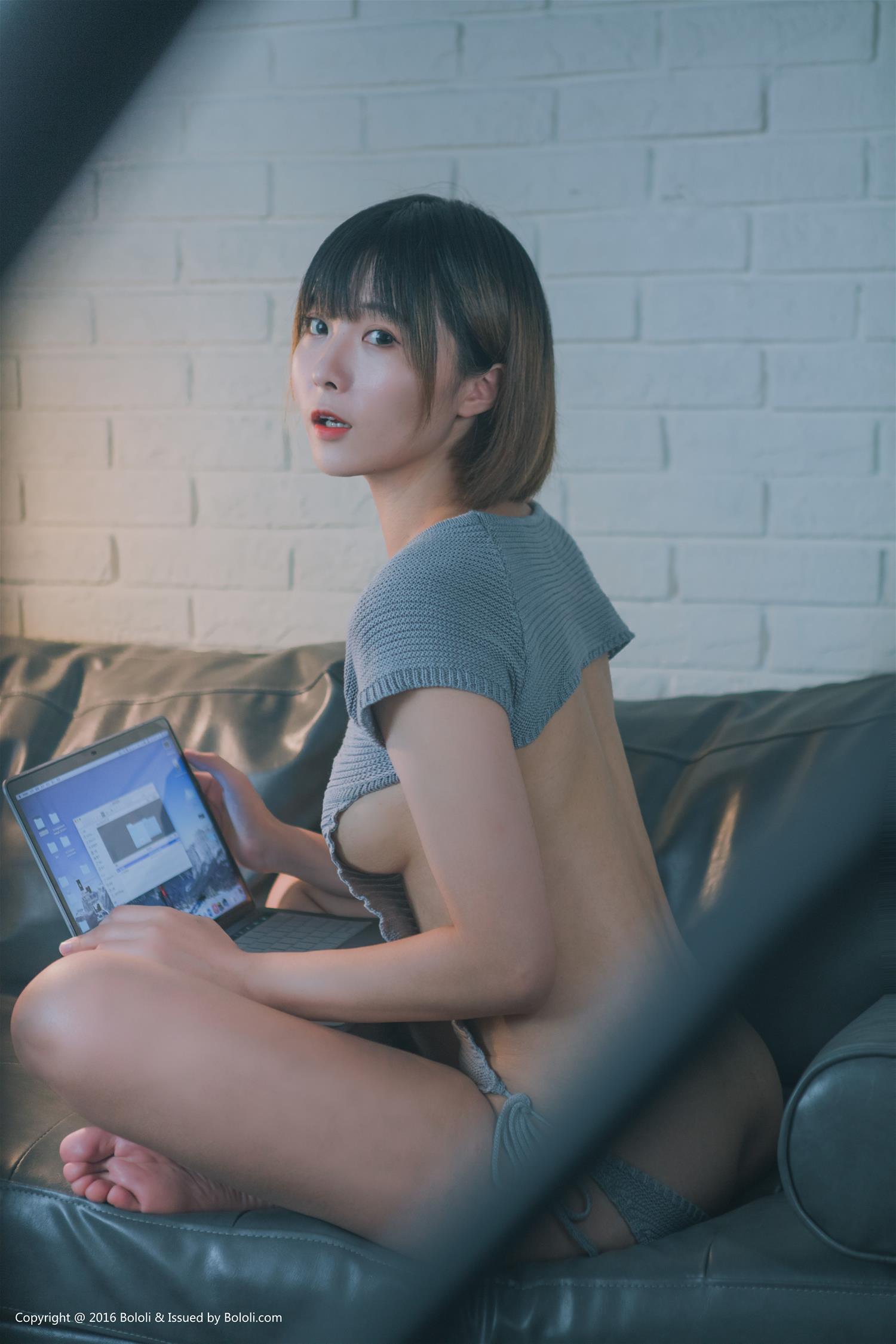 [BoLoLi波萝社] 新刊 2017.08.19 BOL.105 黑黑 性感毛衣 [42P]