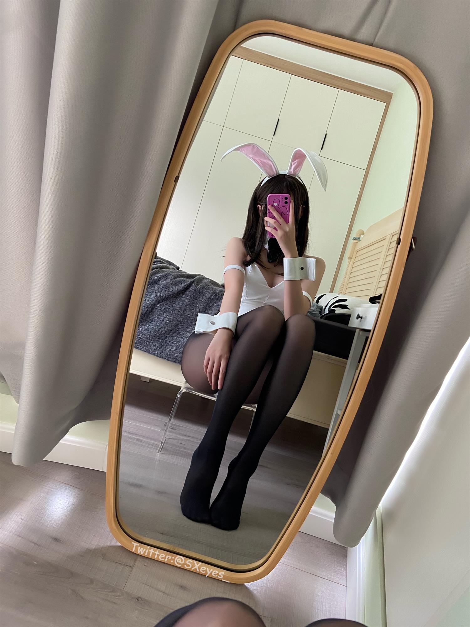 眼酱大魔王w Vol.30 黑丝兔女郎 [25P-128MB]