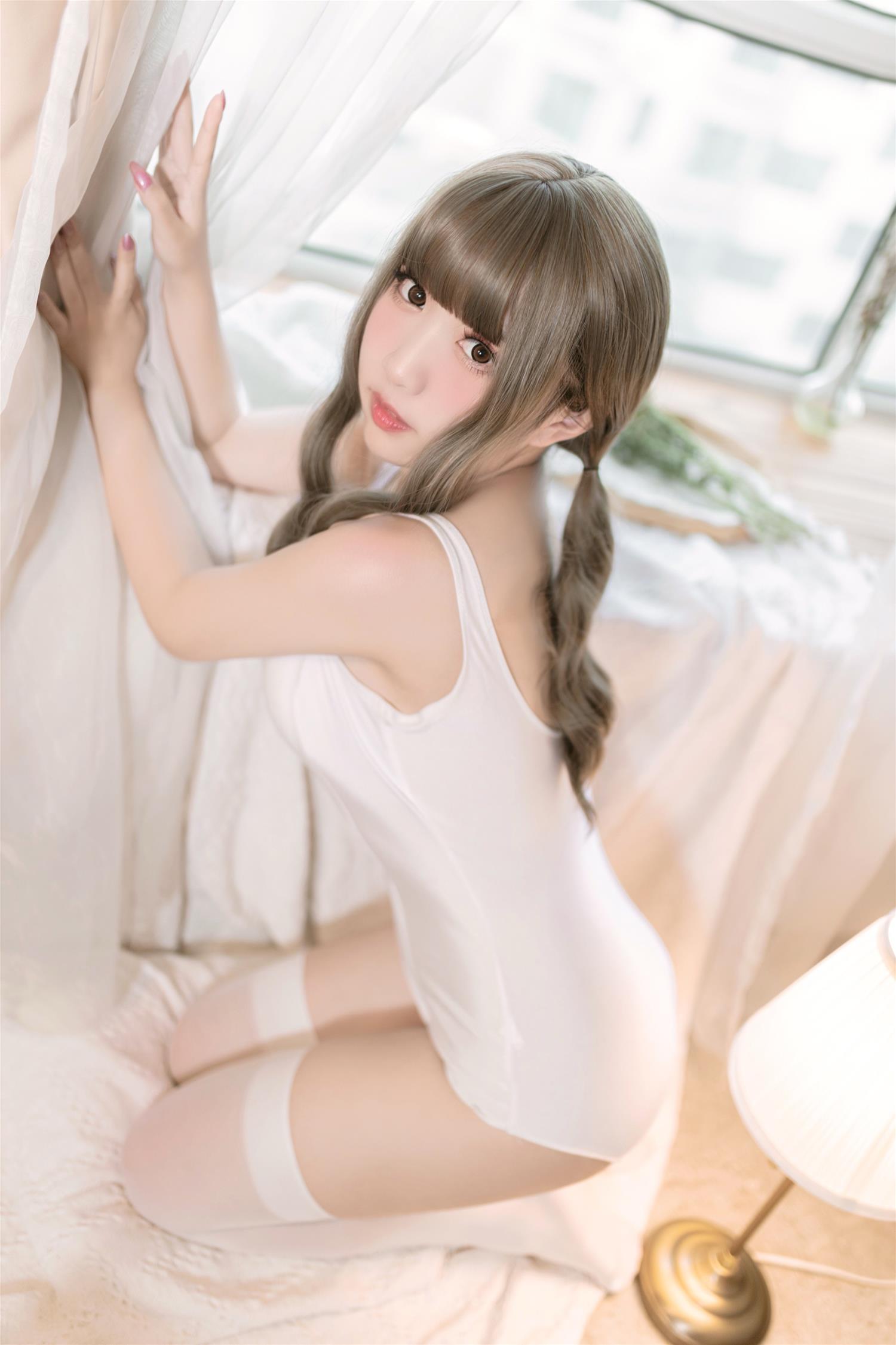 猫田圣奈奈 白色死库水 [9P-25MB]