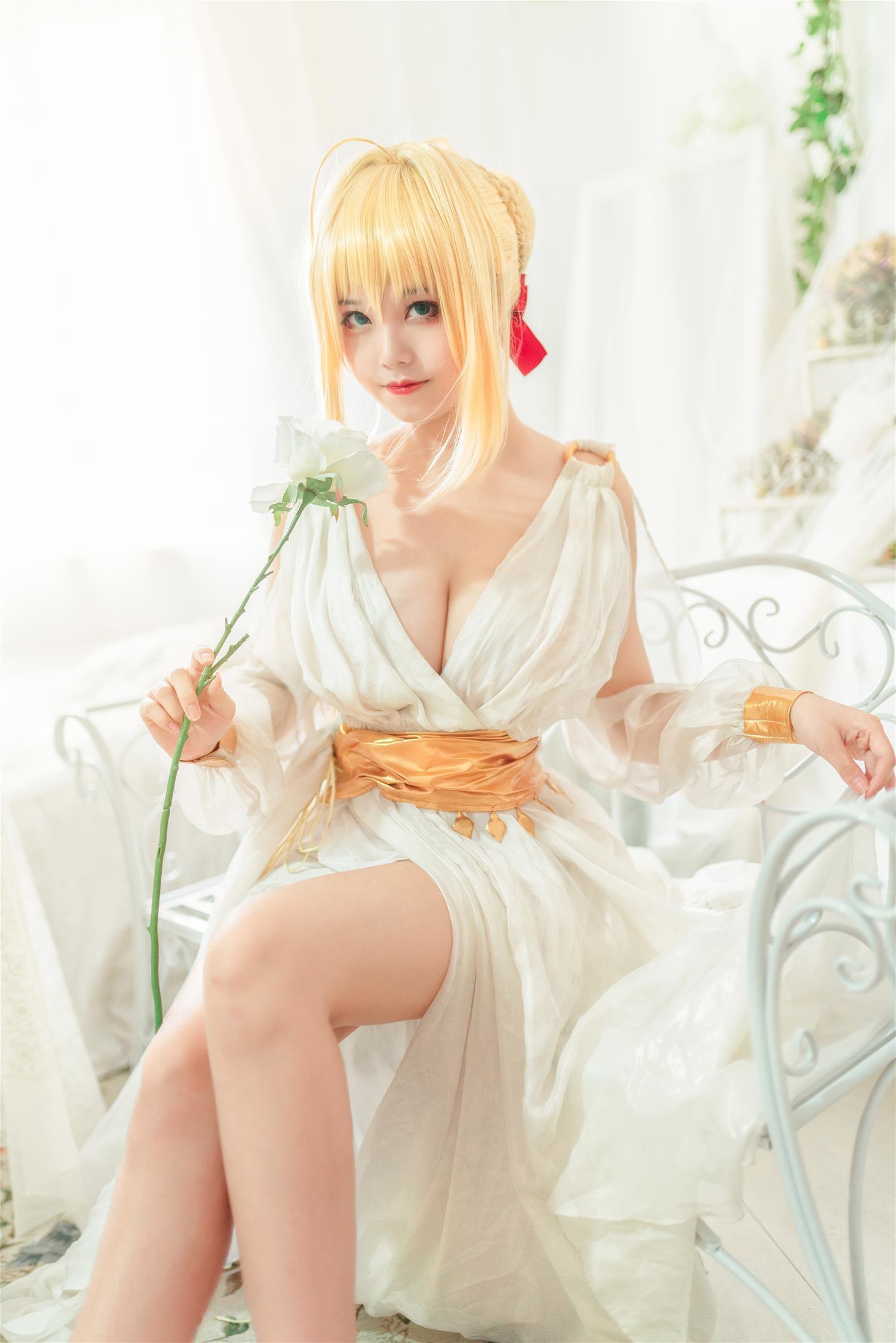 蜜汁猫裘 尼禄睡裙 [10P-138MB]