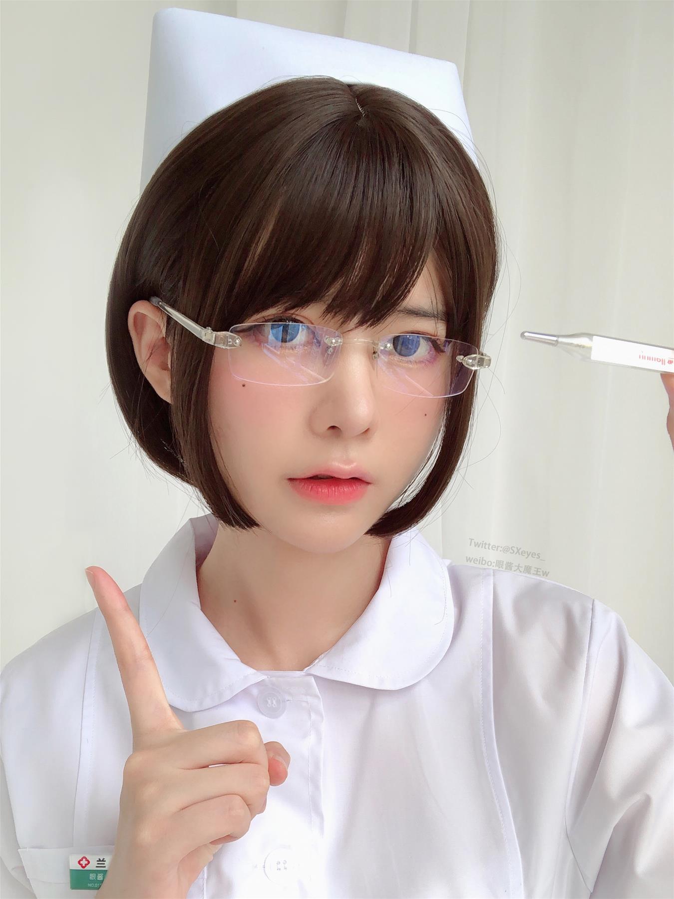 眼酱大魔王w 白护士 [19P-63MB]