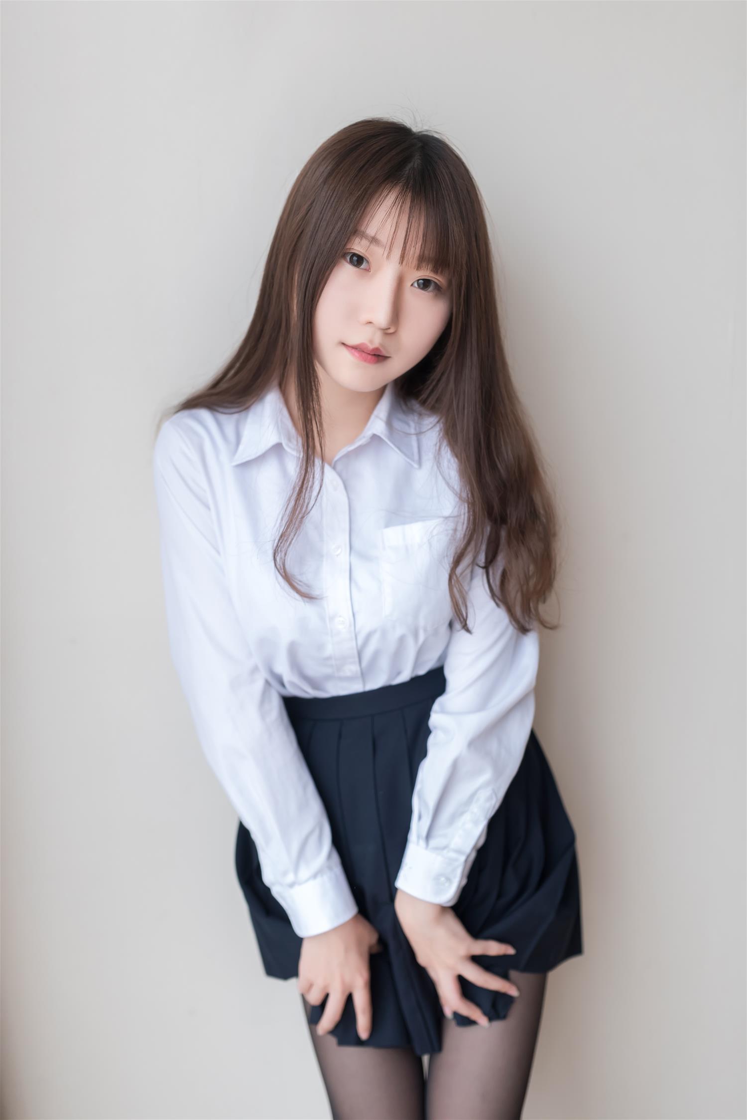 香草喵露露 黑丝萌妹 [44P-194MB]